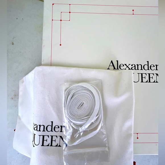 NIB ALEXANDER McQUEEN TREAD SLICK HIGH TOP SNEAKER BOOTS IN BLACK - Picture 12 of 12